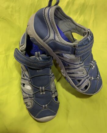 kids’ closed-toe sports sandals - Size 35