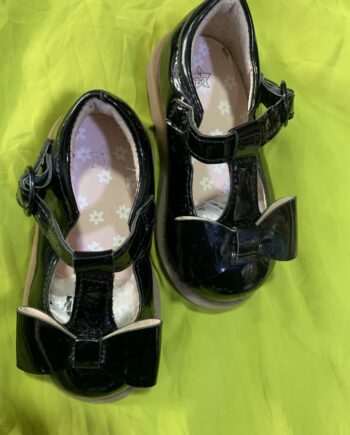 Girls’ black patent leather dress shoes - Size 4